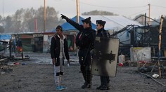 Do migrantov v Calais narazil vlak, jeden zomrel a traja sa zranili