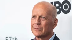 Bruce Willis pre afáziu skončil s herectvom. Odborníčka vysvetľuje, o aké ochorenie ide