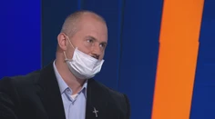Marian Kotleba v Na telo obhajoval, že s vakcínou na COVID-19 sa do tela dostane aj nanočip