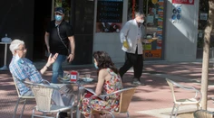 Na verejnosti už iba s rúškom. Madrid sprísňuje opatrenia proti šíreniu COVID-19