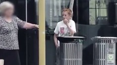 Chlapec na videu je priamo z odpadkového koša. Nikto mu nepomohol!