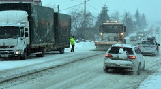 SMHÚ varuje pred snehovými jazykmi: V týchto okresoch bude najhoršia situácia