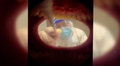 Pandémia koronavírusu inými očami. Čínsky umelec premenil testovanie na umenie