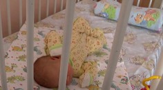 Tínedžeri našli novorodenca v snehu pri teplote -20 stupňov. Dievčatko zázrakom prežilo