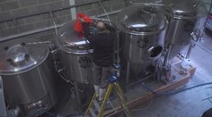 Briti pijú čoraz menej alkoholu. Na nový trend zareagovali aj pivovary