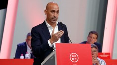 Rubiales po škandále z MS žien napokon rezignoval na svoju funkciu. Hráčky sa rozhodli štrajkovať