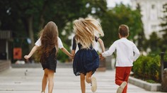 Sú súrodenci, no každý je iný. Našu osobnosť a vzťahy ovplyvňuje aj poradie, v akom sme sa narodili