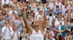 Wimbledon: Strýcová zastavila Kontovú a postúpila do semifinále