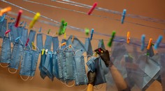 Britská polícia našla kokaín ukrytý v zásielke ochranných rúšok