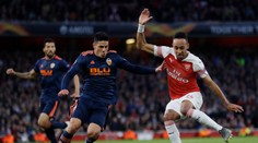 Arsenal otočil zápas proti Valencii, Frankfurt doma remizoval s Chelsea