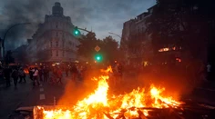 Počas protestov proti summitu G20 sa zranilo najmenej 213 policajtov