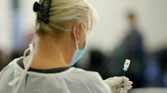 Naši susedia sprísňujú opatrenia. V Rakúsku si zalyžujú iba očkovaní a tí, čo covid prekonali