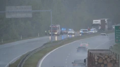 Tragická nehoda na D1: Zahynul aj príslušník ZVJS, keď sa snažil zachraňovať životy iných