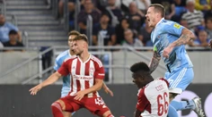 Obrovská dráma na Tehelnom poli. Oslabený Slovan napokon prehral s Pireom až po penaltách