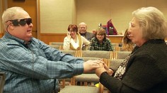 Nevidiaci muž uvidel manželku po 10 rokoch. Jeho reakcia vás dostane