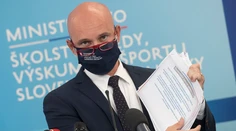 Vysoké školy odmietli Gröhlingov návrh. Akademický rok začnú podľa plánu