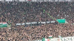 Priaznivci Ferencvárosu hrubo urážali Slovensko. Počas zápasu vytiahli vulgárny transparent