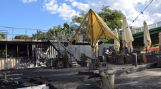 Zhorel do tla. Obľúbený podnik na nábreží Dunaja mal niekto podpáliť