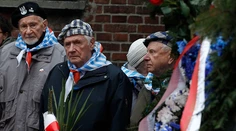 Svet si pripomína hrôzy holokaustu v období, keď pribúdajú prejavy nenávisti