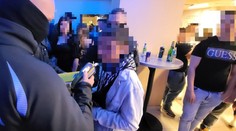 Veľkonočné sviatky v policajných číslach: Muž zo Šale skončil v strome, nafúkal vyše tri promile. Odhalili aj desiatky opitých detí