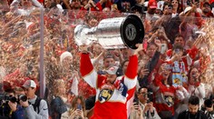 FOTO+VIDEO: Florida nedopustila dokonanie senzácie. V rozhodujúcom zápase si uchmatla prvý Stanley Cup