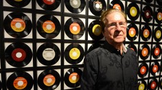 Hudobný svet smúti: Zomrel známy country spevák, brat legendárneho Johnnyho Casha