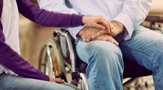 Opatrovateľom ťažko zdravotne postihnutých sa zvýšia príspevky