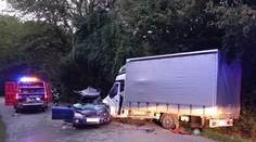 Pri obci Ľubovec došlo k smrteľnej nehode, cesta je neprejazdná
