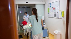 Omikron už znižuje stavy v nemocniciach. Najhoršia situácia je v ambulanciách