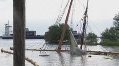 Na Labe sa zrazila historická plachetnica s nákladnou loďou. Medzi zranenými sú aj deti