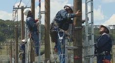 Vedeli ste, že aj elektrikári majú svoju súťaž? Pozrite si, koľko toho vydržia