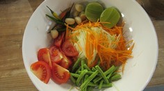 SOM TAM - šalát zo zelenej papáje