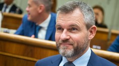 Pellegrinimu sa komplikuje situácia. Zatiaľ čo mu klesajú preferencie, vylučuje zo spolupráce čoraz viac strán