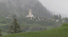 Švajčiarsku dedinu čoskoro zavalí skalná lavína. Všetko živé má ešte niekoľko dní na útek