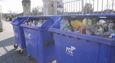 Po dušičkách odvážajú z cintorínov preplnené kontajnery