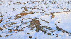 Aljašský permafrost sa topí, praskajú tam základy domov