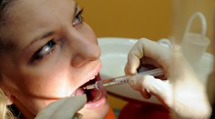 Od zubného lekára odchádzame s čoraz ľahšou peňaženkou. Vraj za to môžu zdravotné poisťovne