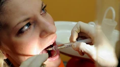 Od zubného lekára odchádzame s čoraz ľahšou peňaženkou. Vraj za to môžu zdravotné poisťovne