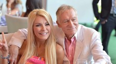 Kto zdedí Hefnerove milióny? Jeho o 60 rokov mladšej vdove ostanú len oči pre plač