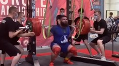 VIDEO: Desivé zranenie ruského vzpierača. Pri drepe so 400-kilovou činkou si zlomil obe kolená