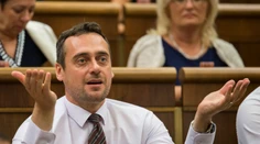 Opozícia poukázala na prepojenie prokurátora, ktorý dozoroval prípad Rybaniča, na Bašternáka