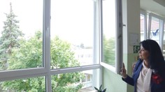 Ako často vetrať, aby sa školáci neučili vo vydýchanom vzduchu? Pomôcť majú „zvedavé nosy“