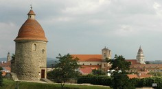 Primátorkou chce byť aj žena, ktorá má päť mien