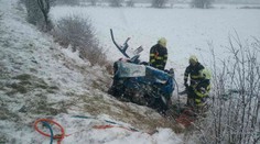 Pri Šarišských Michaľanoch sa zrazili dve autá. Zranili sa pri tom aj tri deti