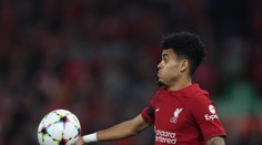 Zaplatili za neho desiatky miliónov, hrať však nebude pol roka. Liverpool čelí ďalšej nepríjemnosti