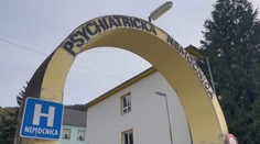 Muž, ktorý ušiel z psychiatrickej nemocnice, sa mohol voľne pohybovať po areáli. Útek si ani nevšimli
