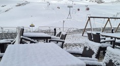 Bláznivé počasie. V rakúskych Alpách napadol čerstvý sneh