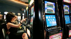 Závislosť, ktorá ničí životy a rodiny. Takmer každý druhý Slovák má skúsenosť s hazardnými hrami