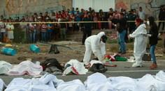 Tragická nehoda migrantov: Pri prevrátení kamióna zomrelo v Mexiku 53 ľudí