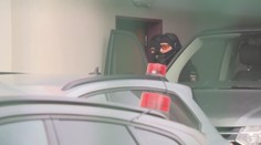 Priviezli ju z Iraku a už dva mesiace ju držia za mrežami. Jej advokát tvrdí, že policajti odvtedy nič neurobili